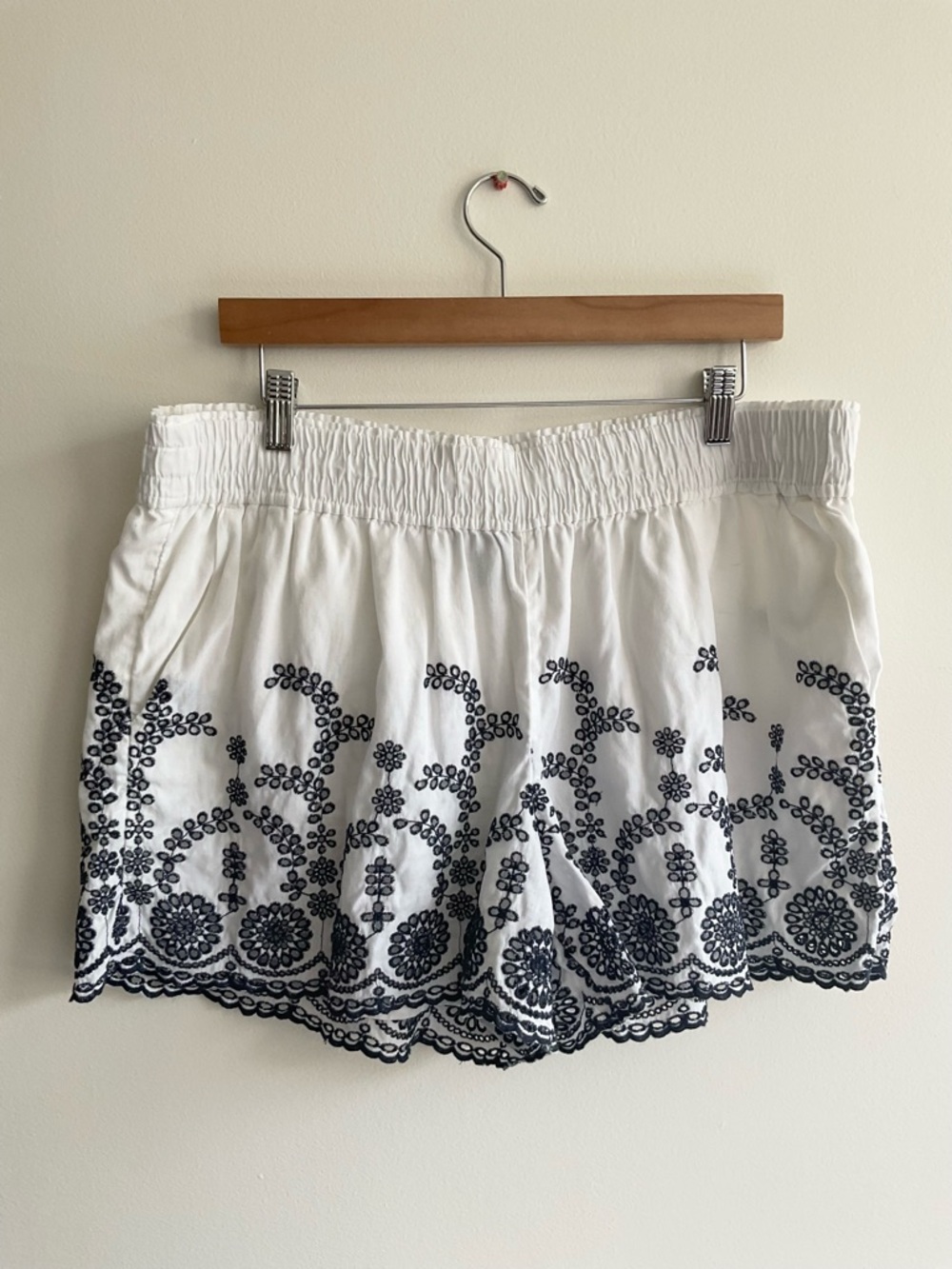 J.Crew | Linen Cotton White Blue Eyelet Embroidered Shorts | XL